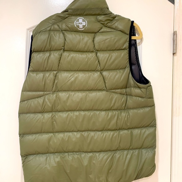 Ralph Lauren puffer vest. - Picture 2 of 3